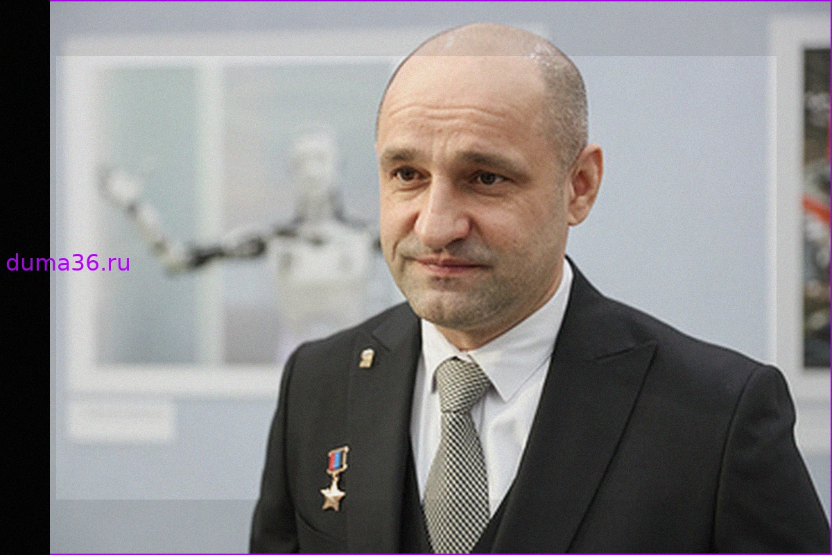 Жога вручил медаль Героя Труда РФ уральскому нейрохирургу Семену Спектору