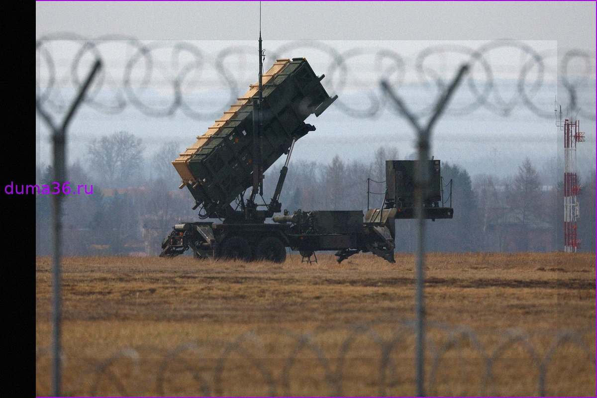 Появилось детальное фото обломка ракеты Patriot, рухнувшей на Киев