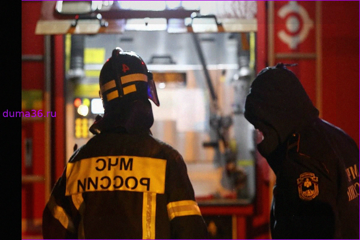 В Таганроге сбита ракета: обломки вызвали возгорание автомобилей