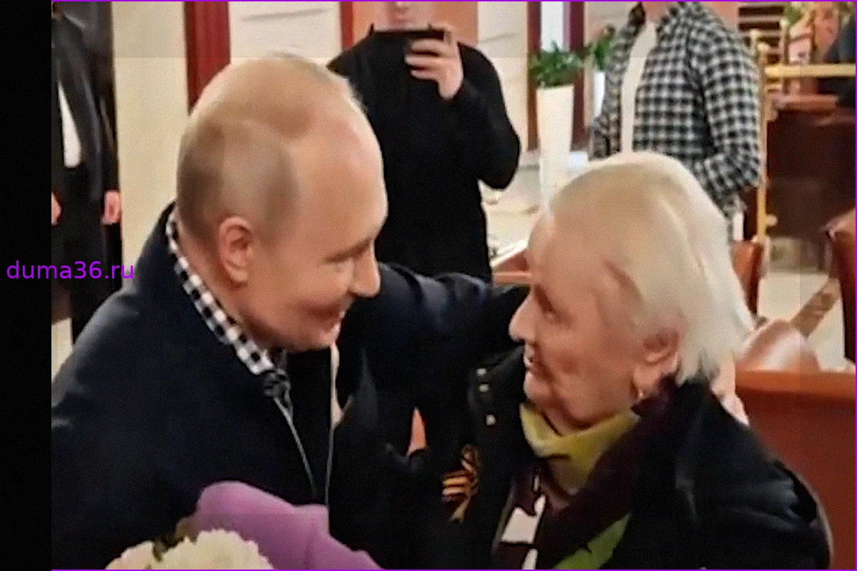 Путин на Aurus заехал за своей учительницей и пригласил ее на ужин. Видео