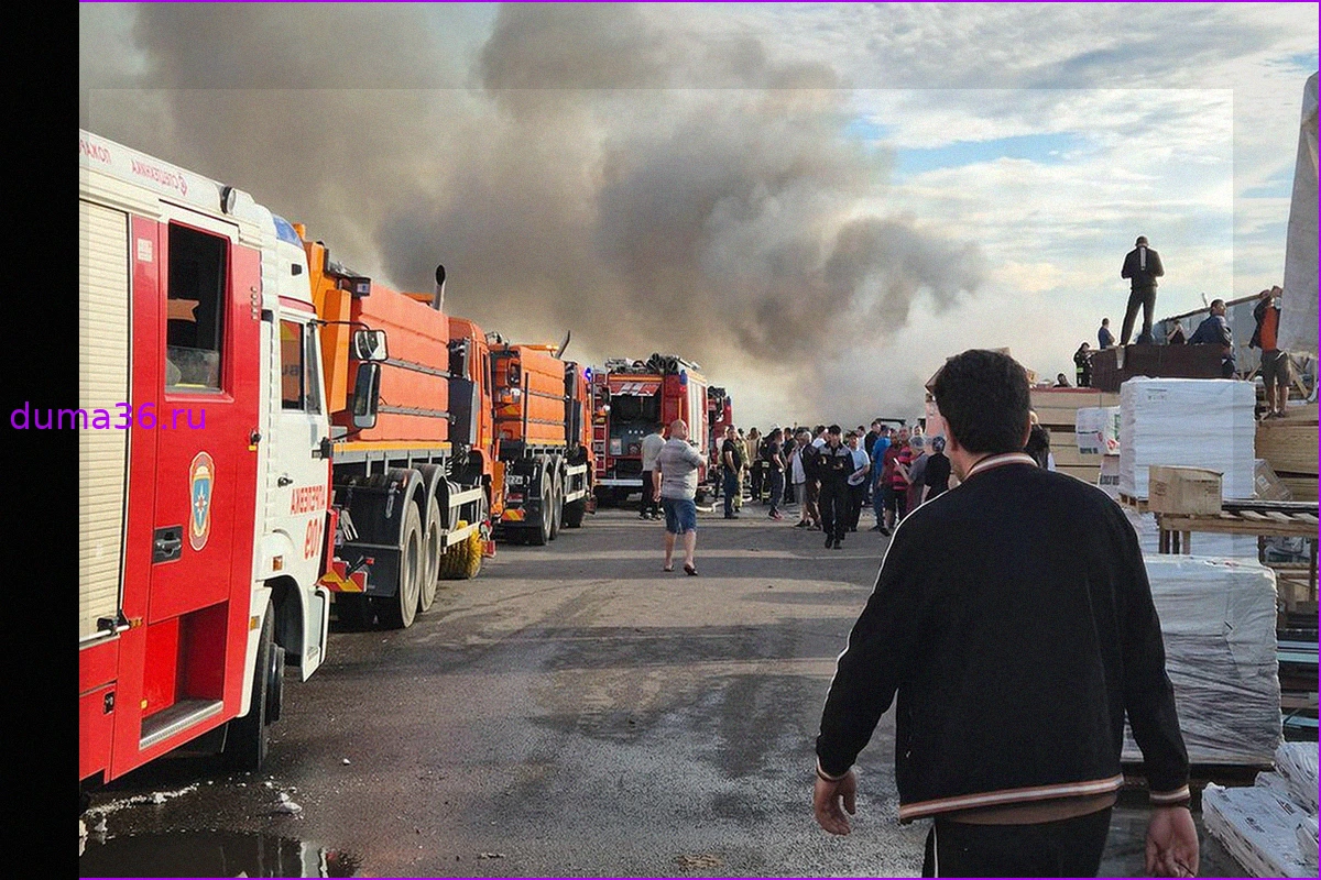 Пожар на рынке «Тополек» в Новой Москве: площадь возгорания 1500 кв.м