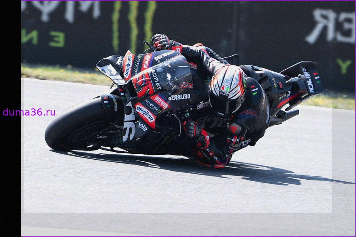 Лидер сезона MotoGP извинился за удар маршала по лицу во время гонки