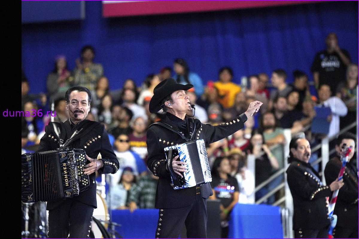 Los Luzeros de Rioverde почтили Los Tigres del Norte исполнением композиции «Ni parientes somos»