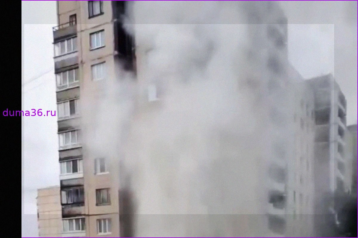 Мощный фонтан кипятка высотой в 12 этажей омыл жилой дом в Петербурге