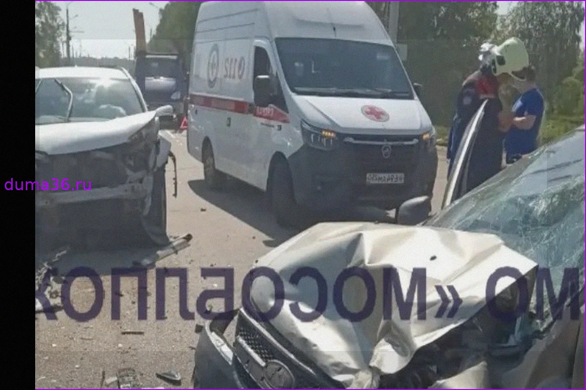 ДТП в Чехове: столкновение Honda и Lada Largus, двое пострадавших
