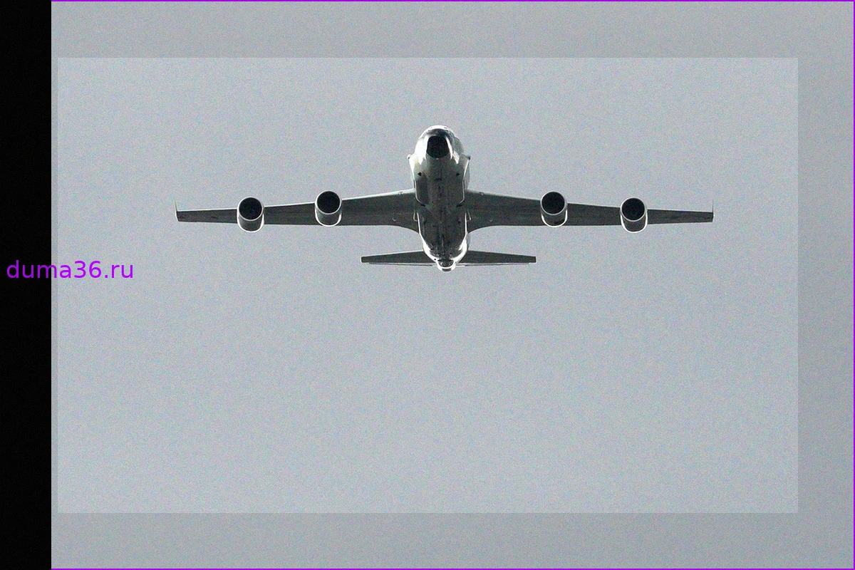 Перехват британского RC-135W над Черным морем российскими Су-27 и Су-35
