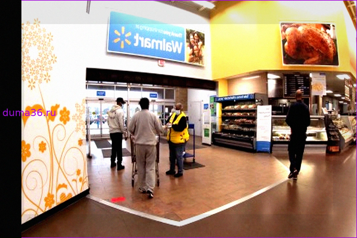 Walmart уволил сотрудника с 21-летним стажем якобы за объятия с клиентами