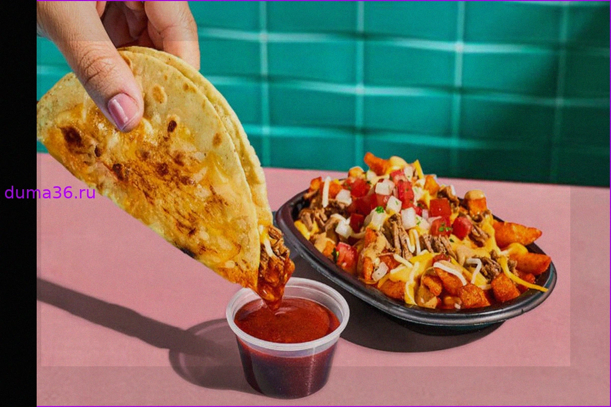 Долгожданное возвращение фирменного тако с рваной говядиной от Taco Bell: дань уважения мексиканской биррии