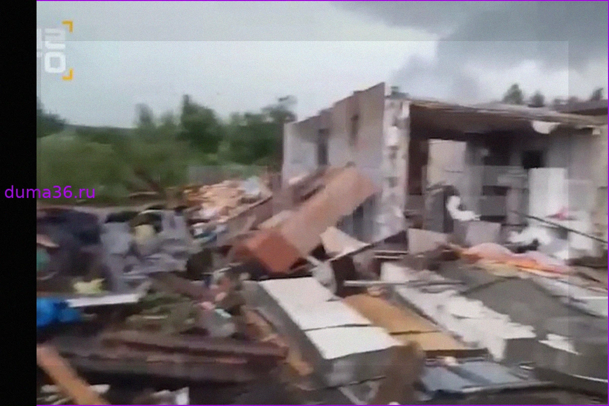 Разрушительные последствия торнадо в российском регионе попали на видео