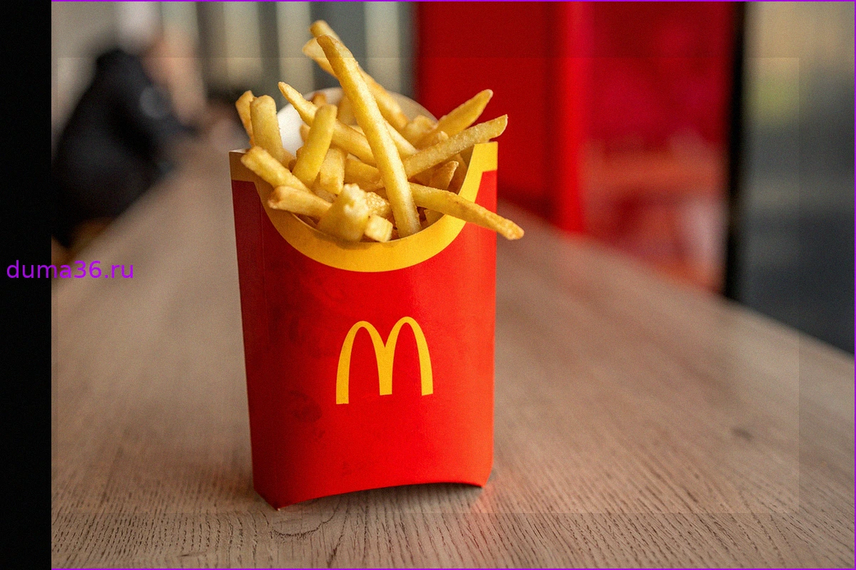 Сотрудница McDonald's поместила картофель фри в рот перед подачей клиенту: расследование полиции