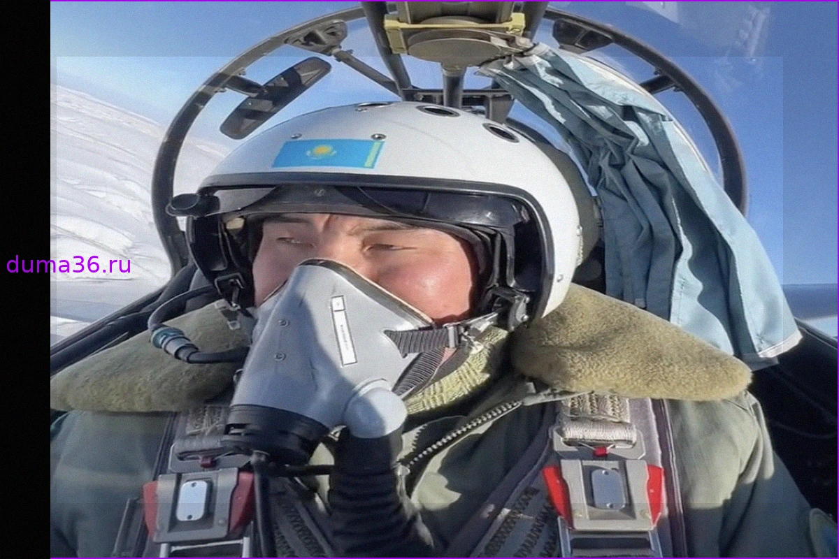 Казахстанский пилот опубликовал видео сопровождения самолета Путина