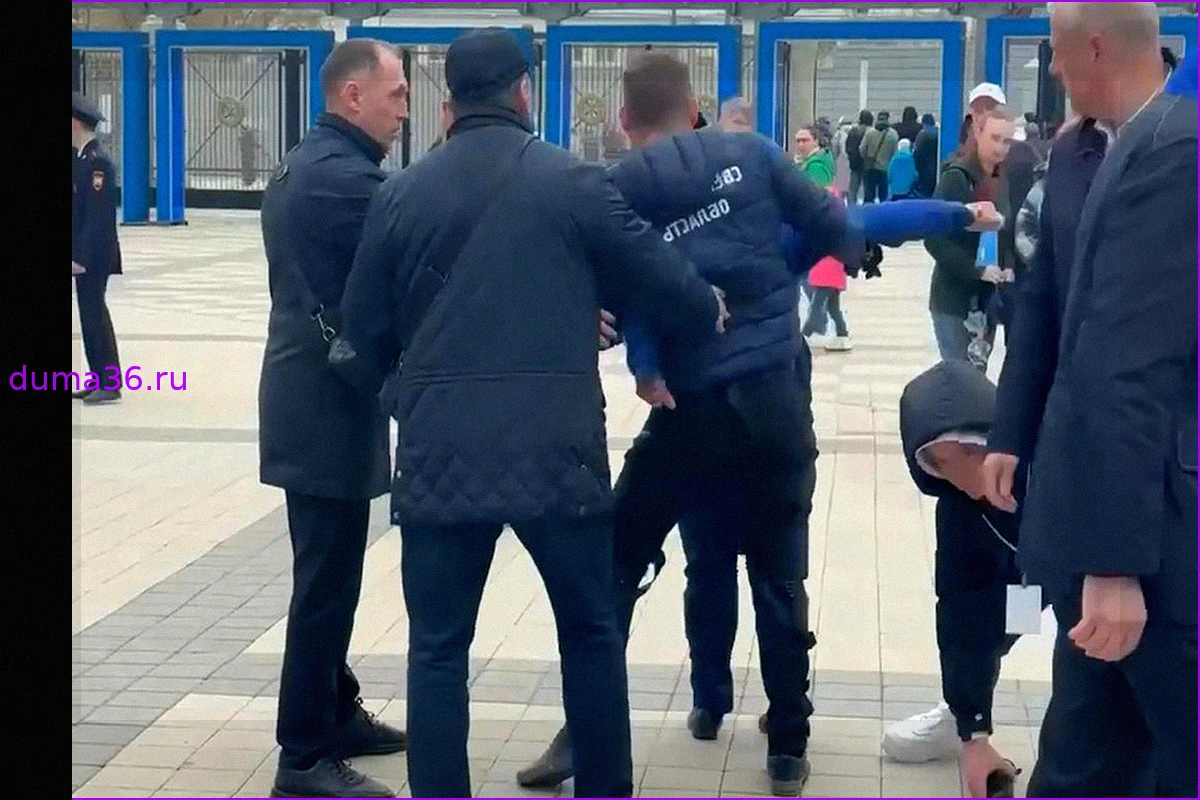 Инцидент в Екатеринбурге: мужчина задержан при попытке приблизиться к губернатору Паслеру