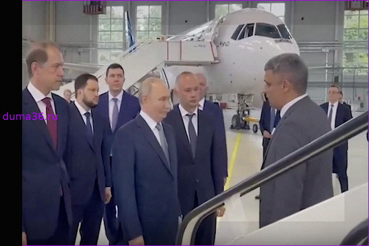 Путин осмотрел образцы летной техники в НИИ в Жуковском